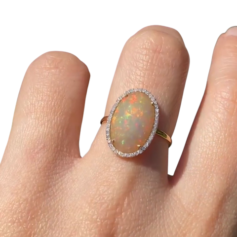 Anillo ópalo halo diamantes
