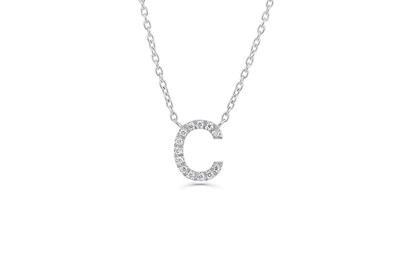Collar inicial mayúscula